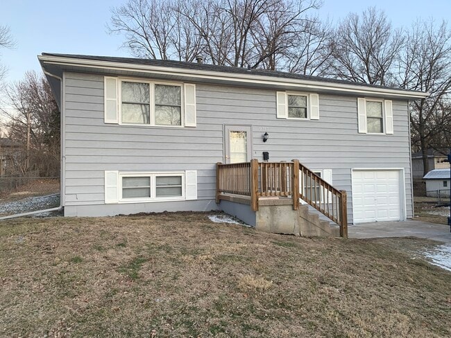 Photo - 9715 Donnelly Ave