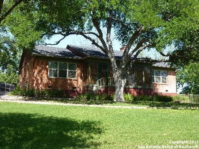 Building Photo - Bel Meade Beauty with Heated Pool and Hot-tub