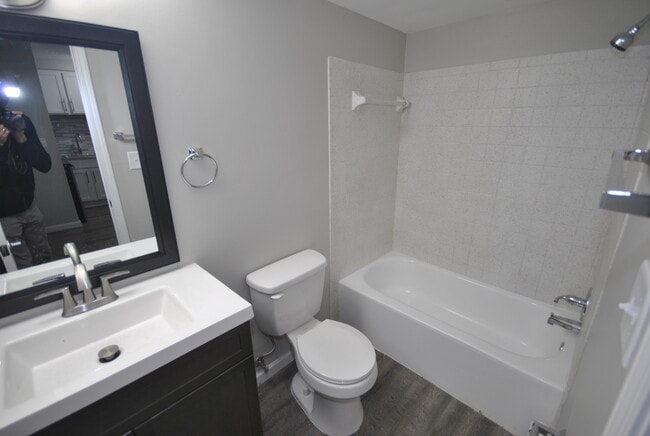 Photo - 728 S Main St