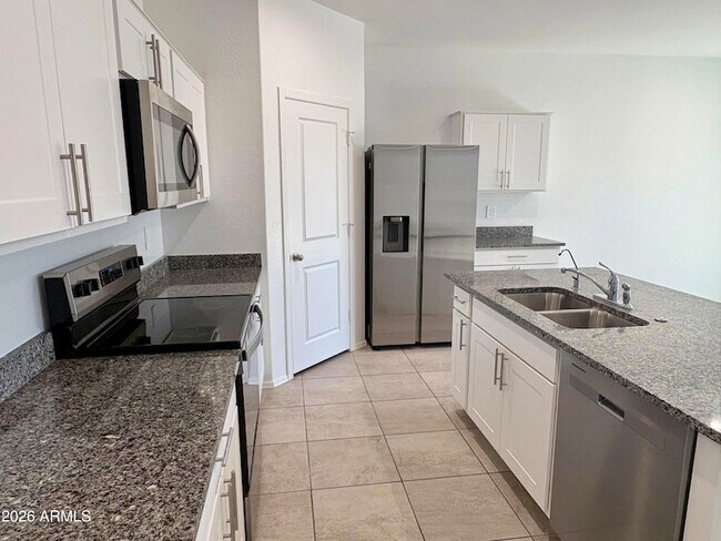 1575 E Lardner Dr