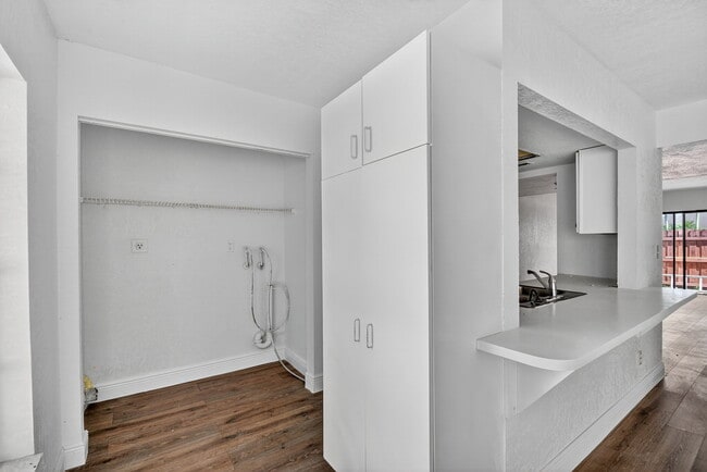 W/D hookup - 1405 White Pine Dr