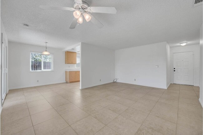 Photo - 15 Sunborg Ct