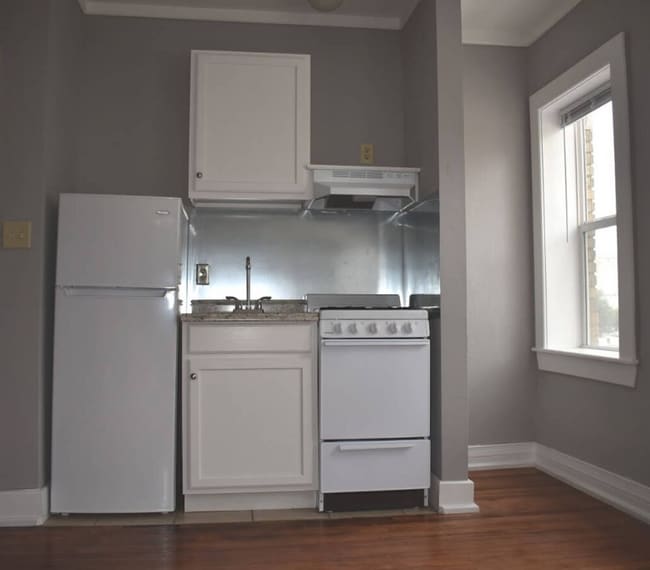 Photo - 1611 S Main St