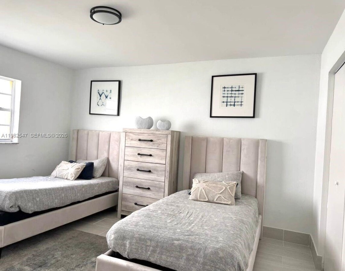 Photo - 975 W 74th St Unit 301