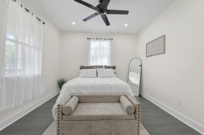 Photo - 2412 Lucas St