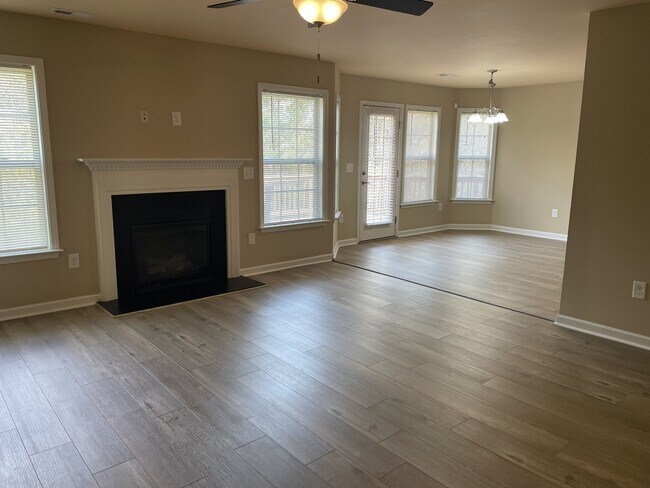 Photo - 42 Expedition Dr