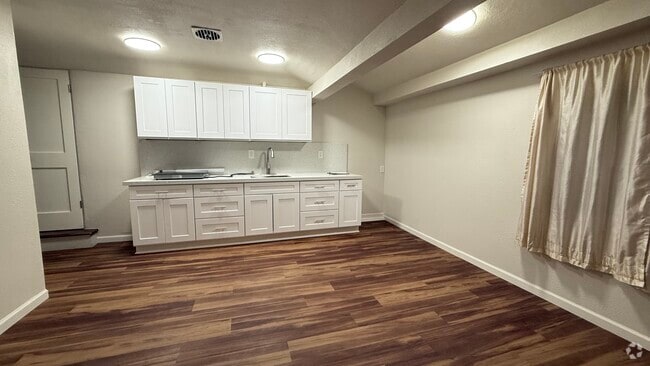 Building Photo - 4400 N Lakewood Blvd Unit 4400 AND A HALF Rental