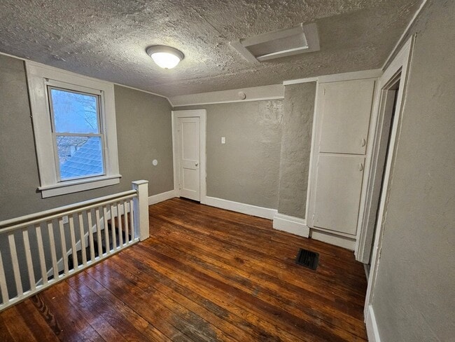 Photo - 813 E 29th St