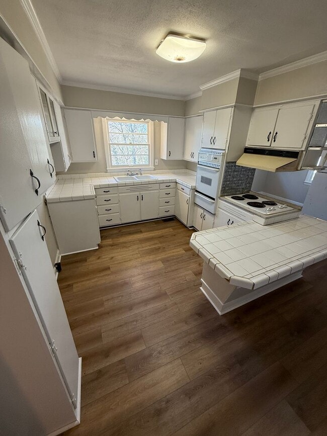 Photo - 3 Bedroom, 1.5 Bathroom Home - North Rome!