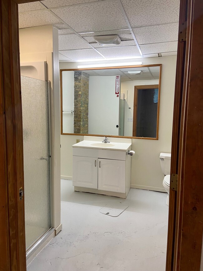 Bathroom from doorway - 400 19th Ave S Unit Lg 1 BR apt Util Included