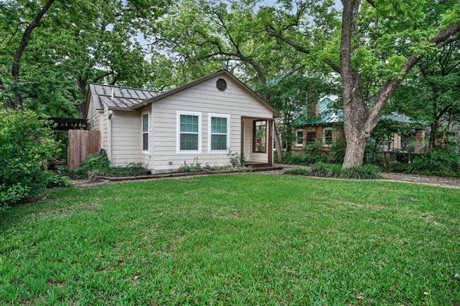 Photo - 4525 Avenue B