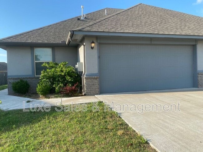 11207 NW 114th St