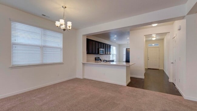 Photo - 3 Bedroom, 2-bathroom ranch in desirable Whisper Creek!  Available June 1st !!