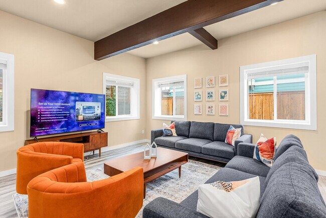 Building Photo - 917A 17th Ave