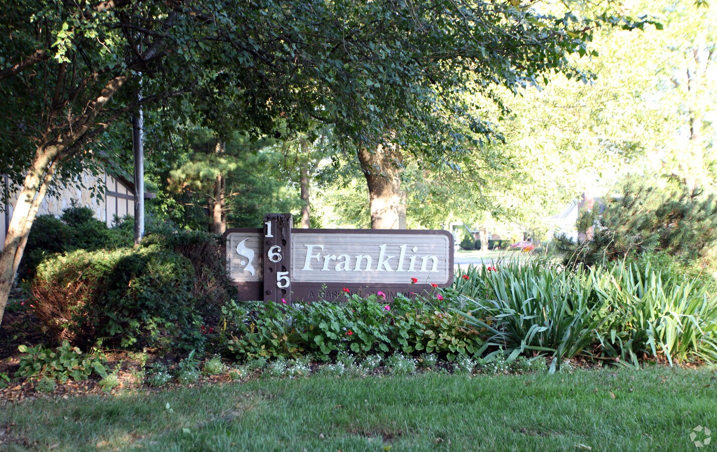 Franklin Apartments - Franklin Apartments