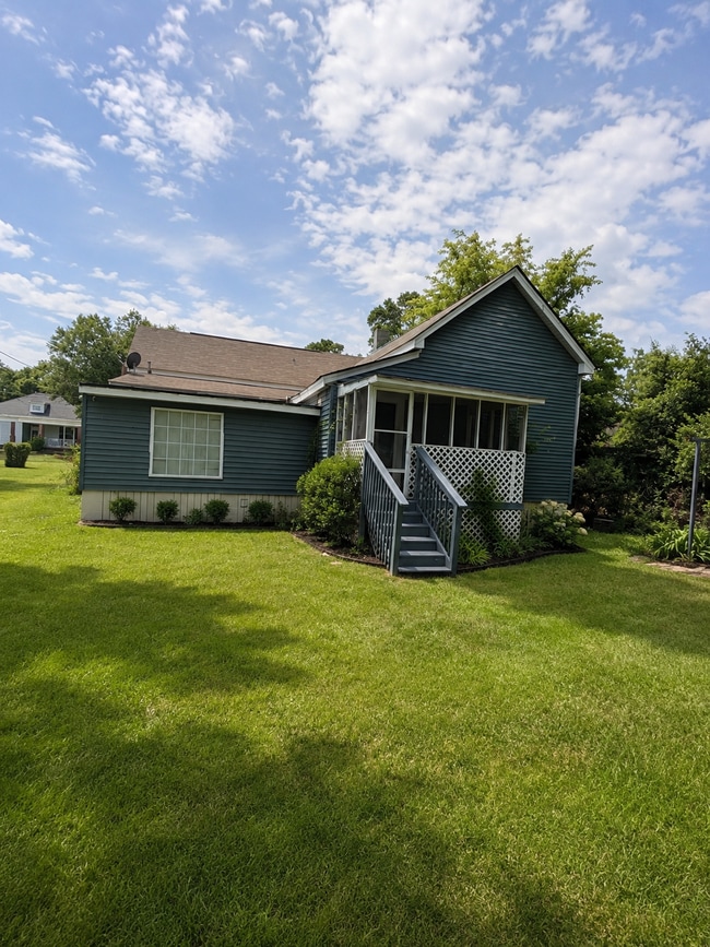 Photo - 4052 Mikado Ave