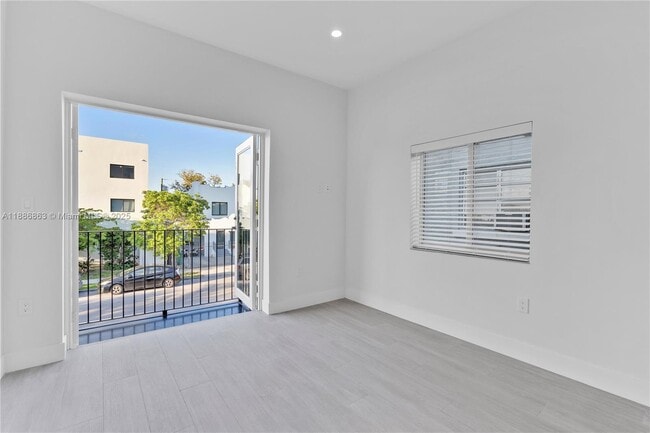 Photo - 1786 SW 9th St Unidad 3