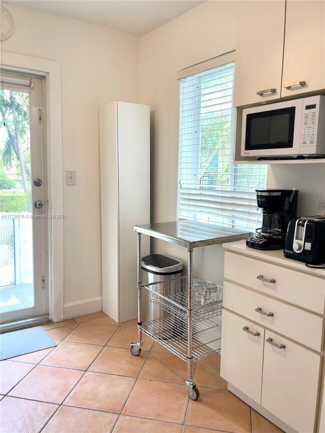 Photo - 8036 Harding Ave Unit 3