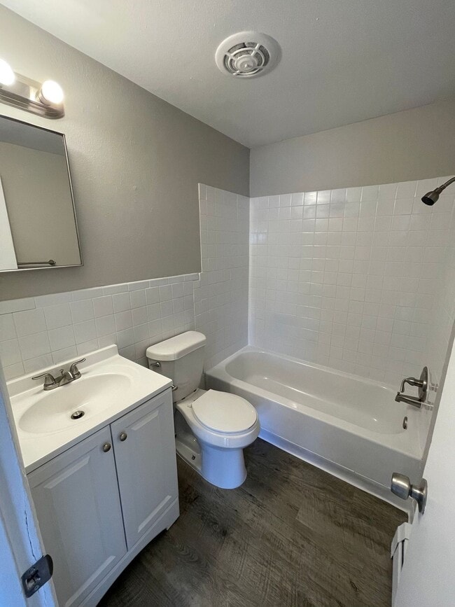 Photo - Beautiful Remodeled Apartments Unit 2791-1