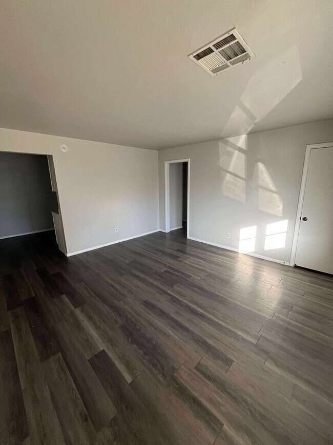 Photo - 701 E Holman Ct