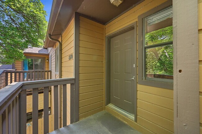 Building Photo - $2,845.95  - 3 Bed, 2 bath Condo with Lofted Bonus Space and In Unit Laundry!