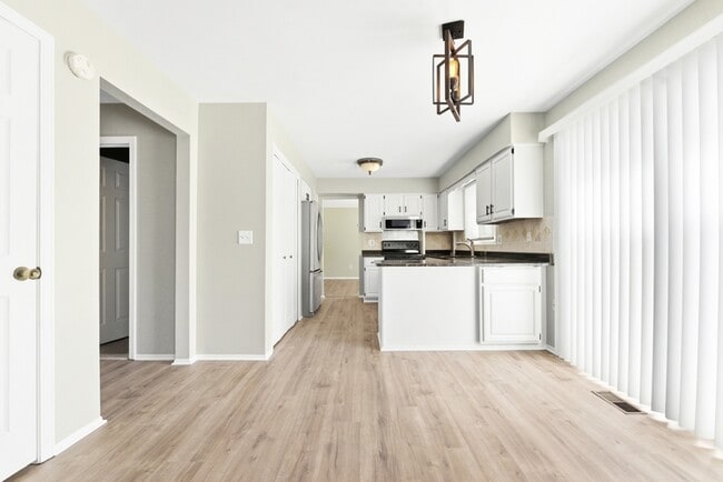 Photo - 25845 Buckminster Dr