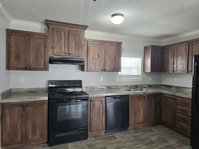 Photo - 210 Birch Ln