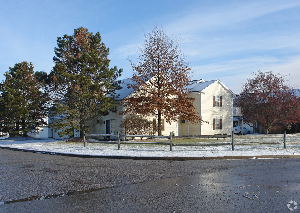 Photo - 7460 Huntington Dr Apartments