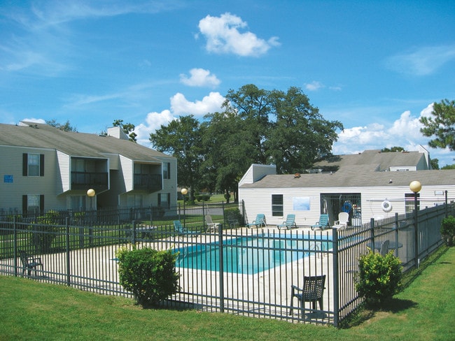 Brookley Pointe - Brookley Pointe Apartments