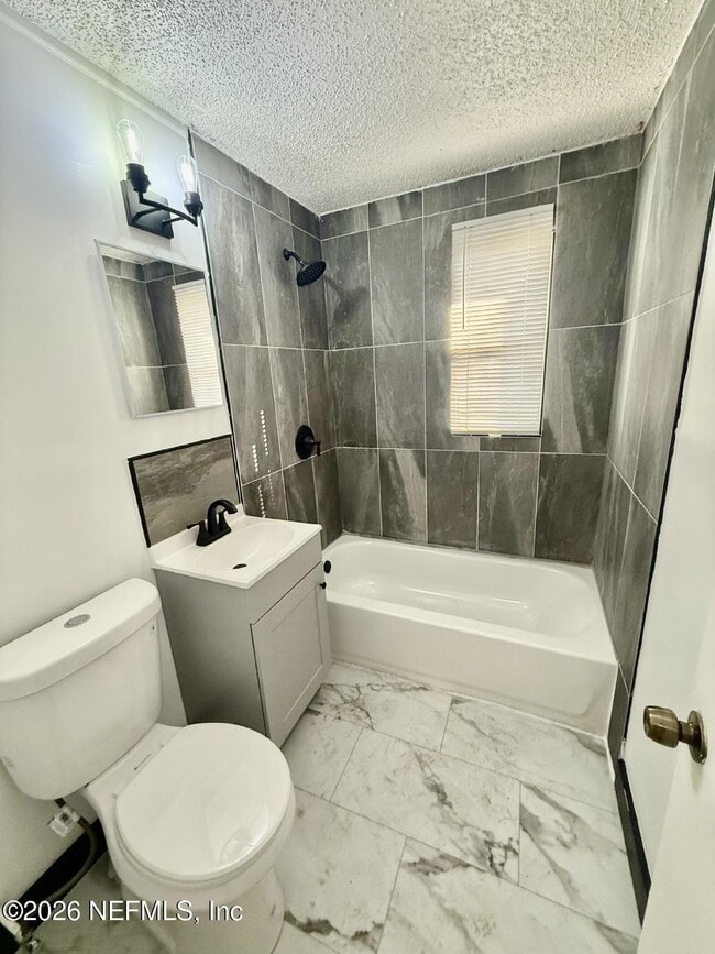Photo - 2540 W 25th St