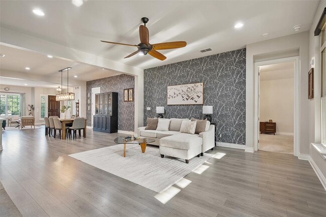 Photo - 225 Escarpment Wy