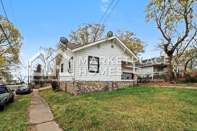 Photo - 876 Custer St