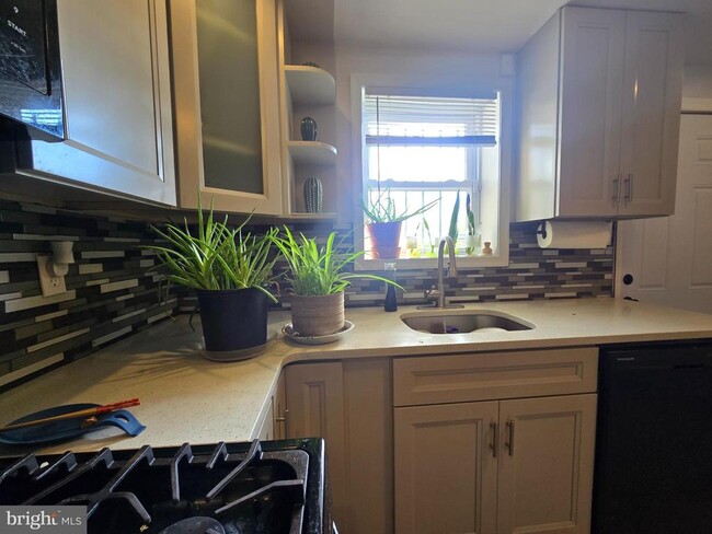 Photo - 457 N Edgewood St