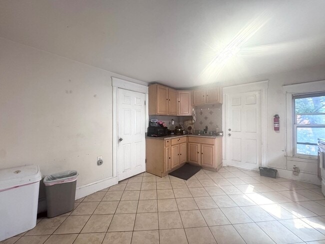 Building Photo - 95 Boylston St Unit 3 Rental