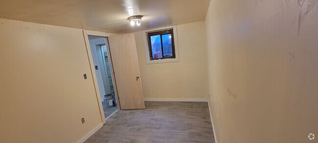 Building Photo - 2229 S 10th Pl Unit Lower Rental