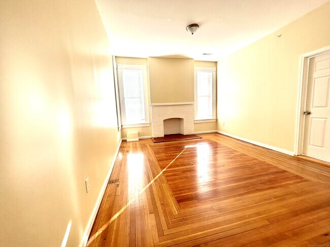 Building Photo - 135 W Main St Unit 2K Rental