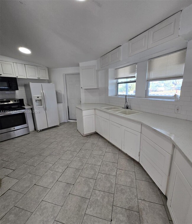 Photo - 1189 N Tamiami Trl Unit H