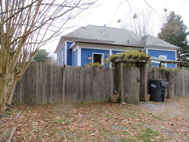 Photo - 416 W Montgomery St