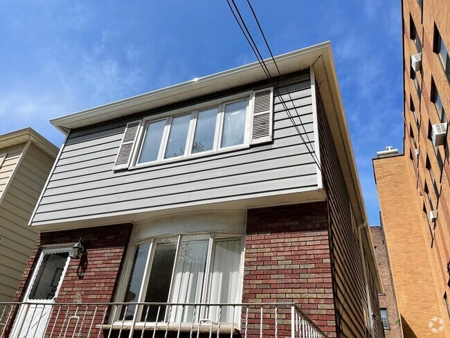 Building Photo - 20 Bentley Ave Unit 20 Bentley Ave Rental