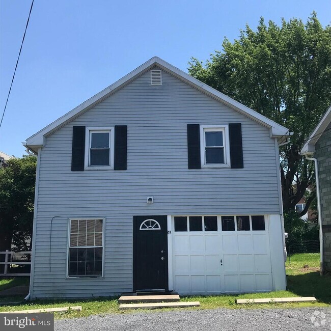 Building Photo - 23 S Whiteoak St Rental