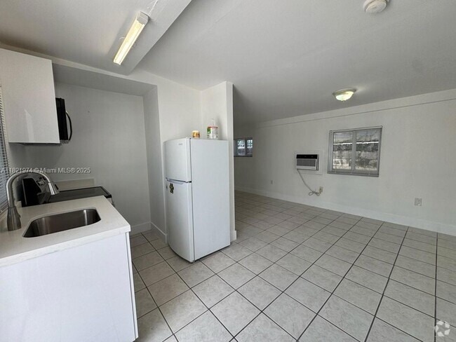 Building Photo - 856 SW 6th St Unit 106 Rental