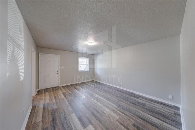 Photo - 205 N Manngrove Ln