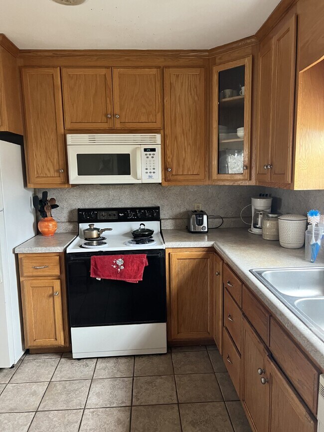 Photo - Spacious 3 Bdrm/2.5 Bath End Unit Townhome with Community Pool!!!
