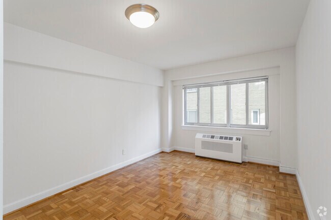 1 BR, 1 BA - 679 SF
