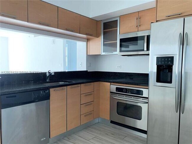 Photo - 31 SE 5th St Unidad 31 SE 5th St # 1910