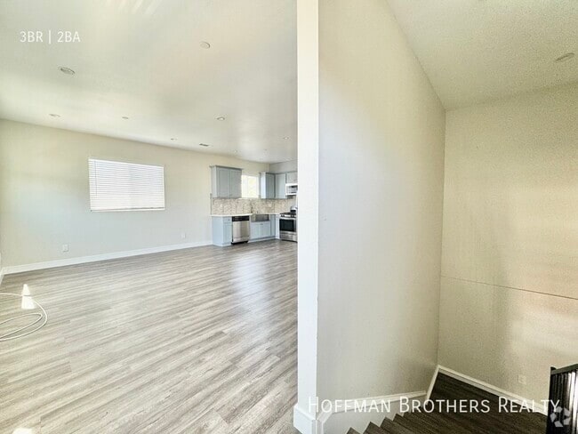 Building Photo - 752 W 4th St Unit 758.5 Rental