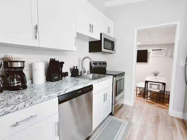 Photo - 308 NE 8th Ct