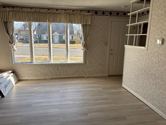 Photo - 2030 Eastman Ave