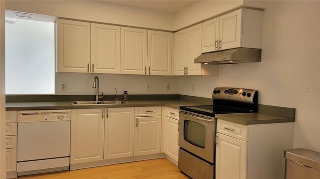 Photo - 2204 Bahia Vista St Unit D5