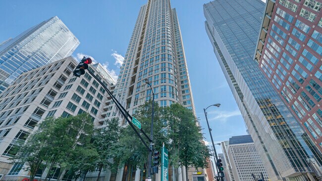 Building Photo - 345 N La Salle Dr Unit 1202